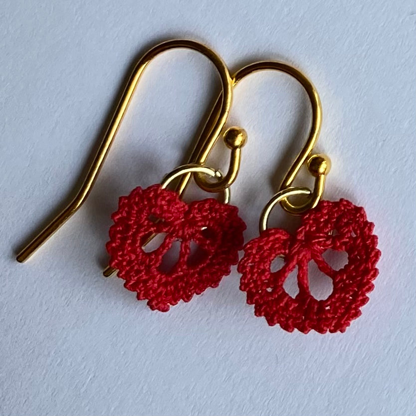 Micro-crochet heart earrings